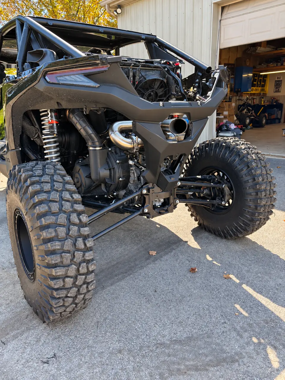 Give your build something worth showing off. This rear three-quarter view captures the JKBuilt RECOIL’s polished piping and aggressive angle-cut outlet between the rear tires.